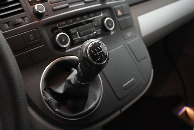 Volkswagen Transporter 2.0TDi CALIFORNIA kuchyň/spaní - fotka 12 z 37