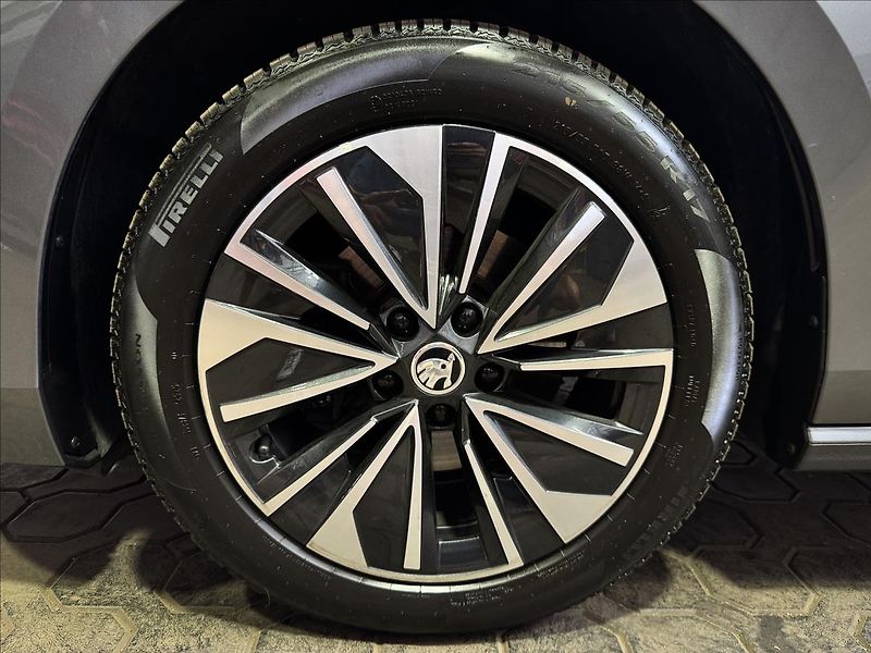 Škoda Superb 1.5TSI MHEV SELECT MATRIX LED - fotka 43 z 45