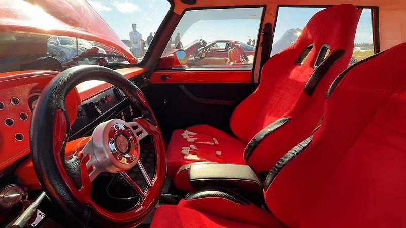Tuning párty: motory silných upravených aut burácely na letišti v Krásně