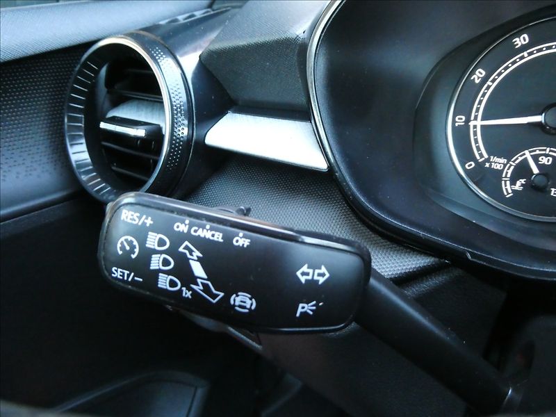 Škoda Fabia 1,0 TSi 70kW koupeno v ČR, DPH - fotka 31 z 39