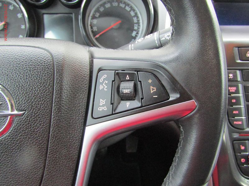 Opel Astra (2010) 1.4T, Cosmo, bixen - fotka 16 z 16