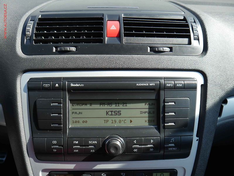 Škoda Octavia (2009) 2.0 TSi, RS, AC, bixen, park - fotka 14 z 16