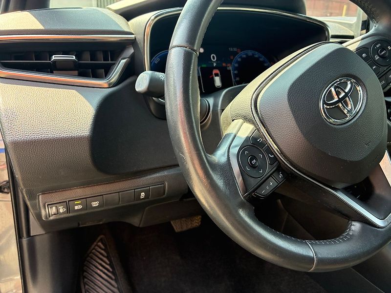 Toyota Corolla 1.8i HYBRID Aut Kamera ČR DPH - fotka 12 z 19