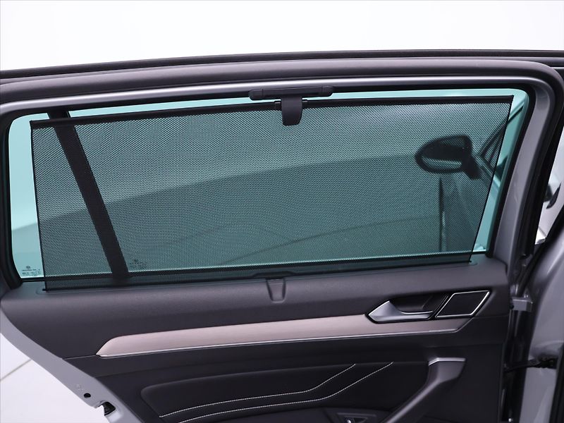 Volkswagen Passat 2,0 TDI 140kW DSG Elegance DPH - fotka 33 z 41