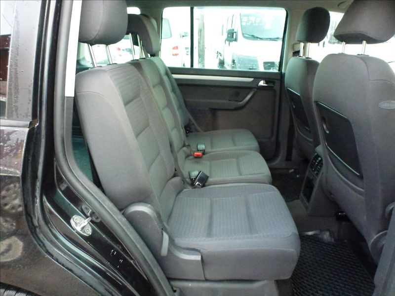 Volkswagen Touran 2,0 TDI 6rychl,TZ,Klima,7míst - fotka 23 z 45