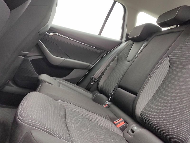Škoda Octavia (2023) Combi Ambition 2,0 Tdi 110 kw - fotka 26 z 36