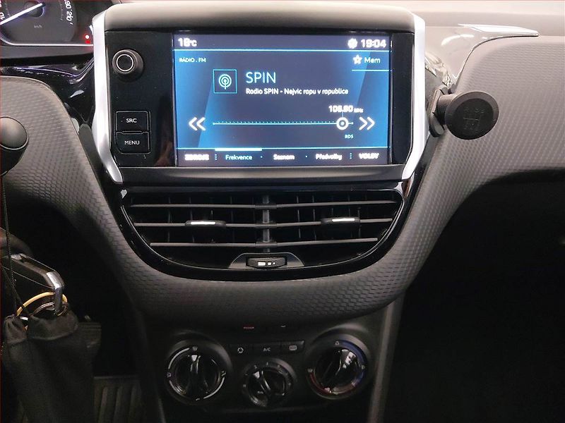 Peugeot 2008 (2019) 1.2 PureTech, Tempomat - fotka 12 z 17