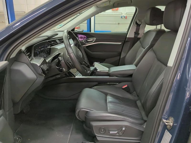 Audi e-tron SPORTBACK 300kw SOH 97% - fotka 6 z 12