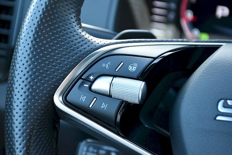 Škoda Karoq (2025) Sportline 2.0 TDI 110kW - fotka 30 z 34