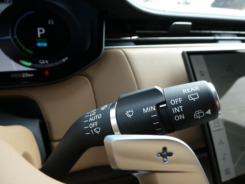 Land Rover Range Rover 3,0 Autobiography P460e - fotka 21 z 44