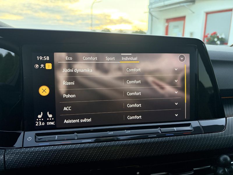 Volkswagen Golf 1.5TSI DSG R-LINE MATRIX PPF - fotka 46 z 58