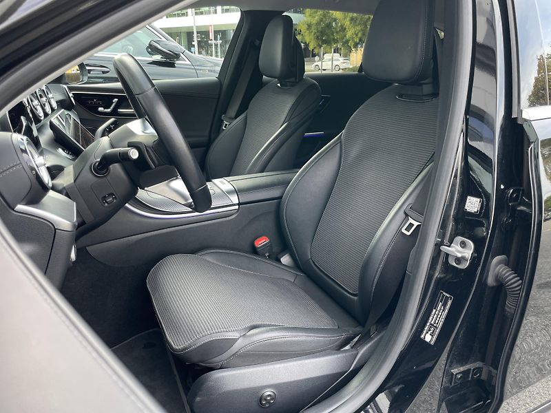 Mercedes-Benz Třídy C 220d 4Matic - fotka 18 z 35