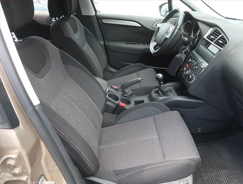 Citroën C4 (2015) 1.6 HDi, Tempomat - fotka 9 z 15