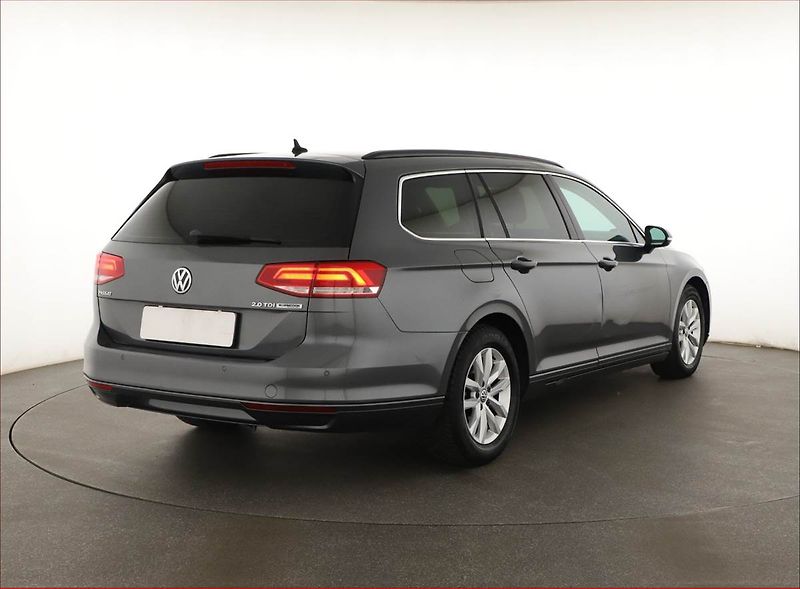 Volkswagen Passat (2016) 2.0 TDI, Serv.kniha, Navi - fotka 5 z 18