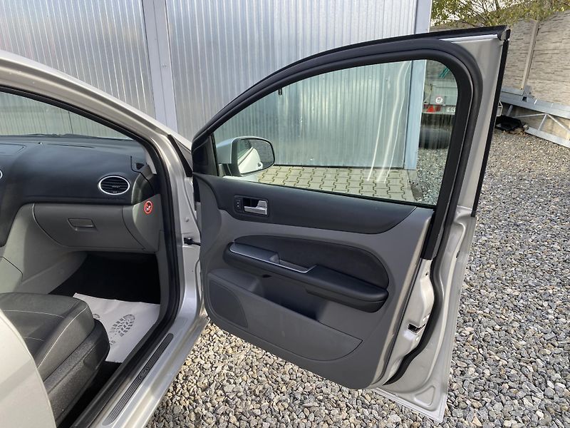 Ford Focus 2.0i 145PS LPG FORD COMBI TOP! - fotka 132 z 170