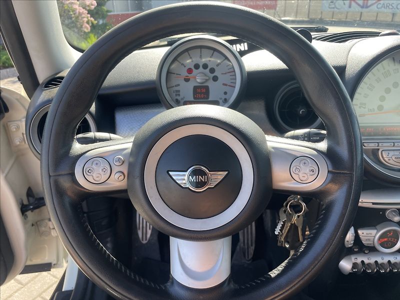 Mini Cooper S 1,6 i 16V 135kw S Panorama - fotka 14 z 35