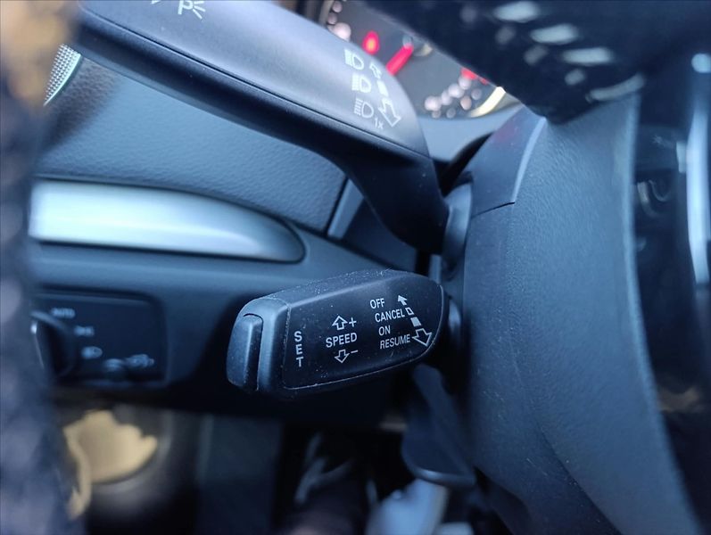 Audi A3 2,0 TDi S-Line Navi,Bi-xenon - fotka 29 z 39