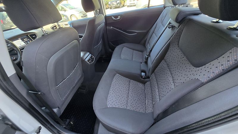 Hyundai Ioniq ELECTRIC DRIVE 88KW STYLE  - fotka 21 z 48