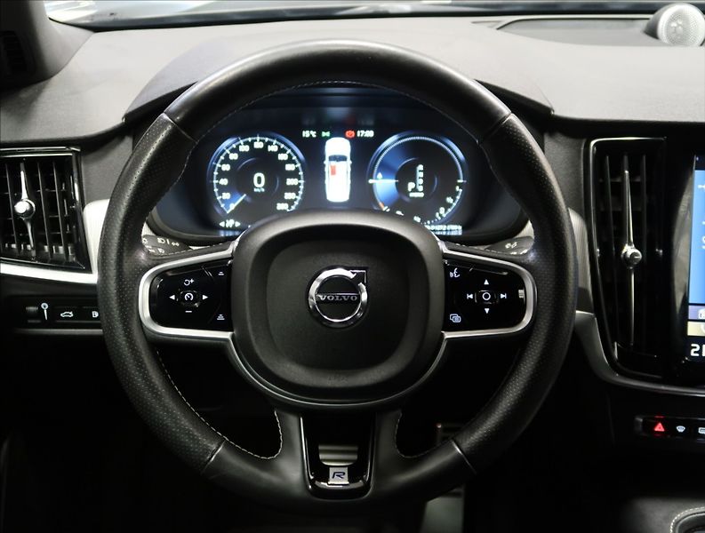 Volvo S90 2,0 T8 TWINENGINE AWD R-DESIGN - fotka 13 z 52