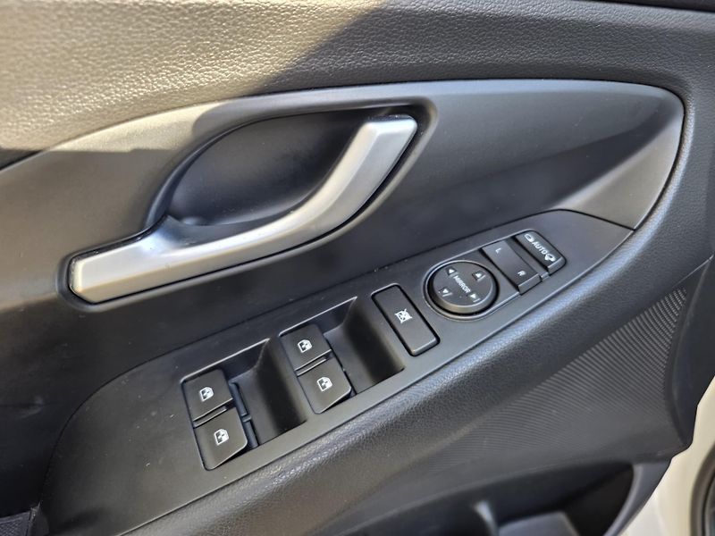 Hyundai i30 1.6-AUTOMAT-KAMERA-PRAV.SERVIS - fotka 13 z 17