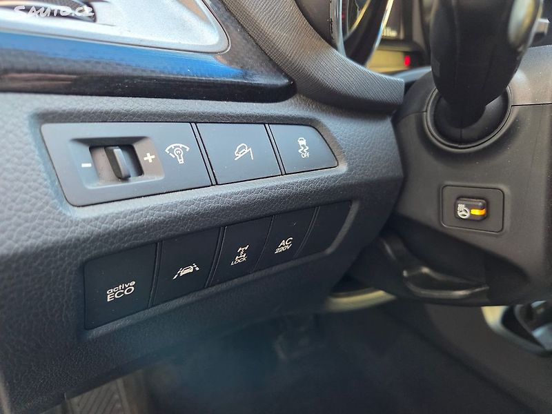 Hyundai Santa Fe (2014) 2.2 CRDI Aut 4x4 Max Výbava - fotka 24 z 33