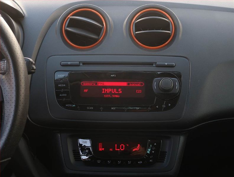 Seat Ibiza (2010) 1.6 i 16v, ČR,1.maj - fotka 12 z 17