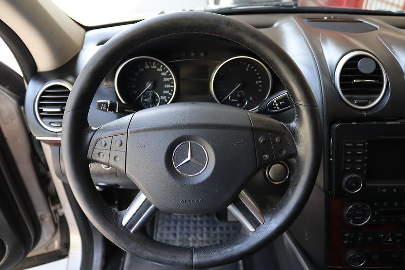 Mercedes-Benz GL 420CDI 4MATIC 225kW - fotka 24 z 48