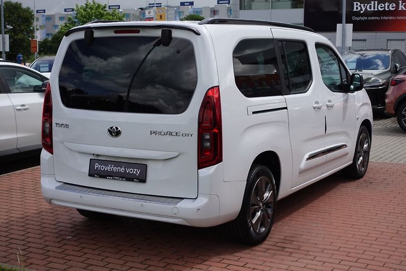 Toyota ProAce City Verso 1.5 D4-D 130 6 MT Long 5D Fami - fotka 4 z 31
