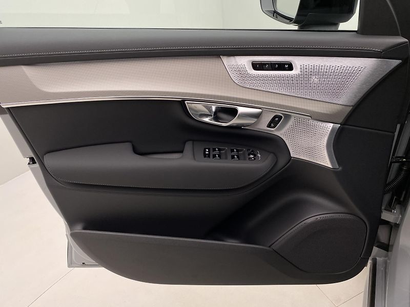 Volvo XC90 (2025) T8 AWD RECHARGE BLACK EDITION  - fotka 7 z 80
