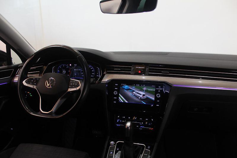 Volkswagen Passat (2021) 2.0TDI DSG Display LED - fotka 31 z 36