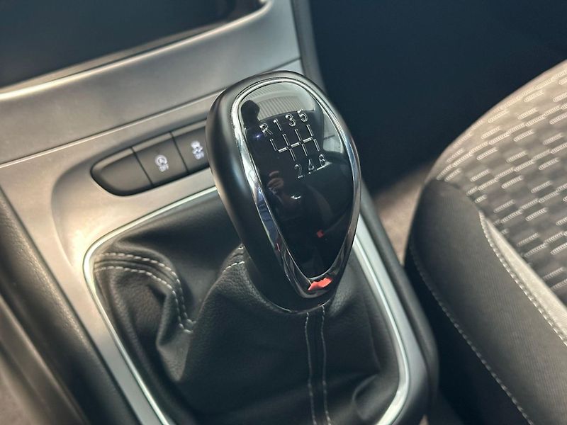 Opel Astra 1,5 CDTi, 1.majitel, Full LED - fotka 14 z 18