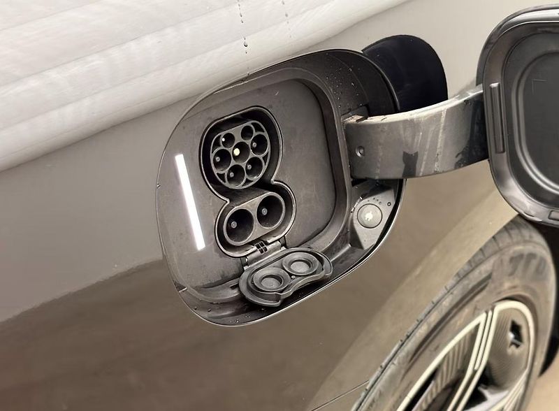 Mercedes-Benz EQE 350 AMG 4M Kamera LED BLIS  - fotka 32 z 34