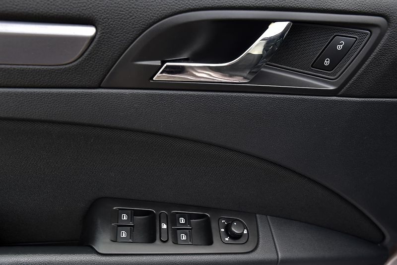 Škoda Superb 1.6 TDi 6st,KLIMA,NAVI,PDC,ALU - fotka 9 z 39