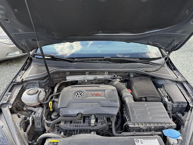 Volkswagen Golf 2.0 GTI - fotka 13 z 13