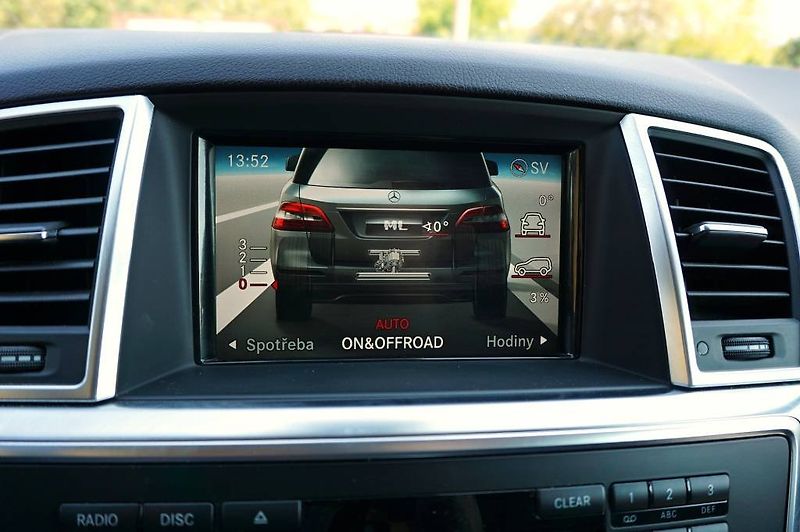 Mercedes-Benz Třídy M (2013) 350 4 MATIC 3,0 CDI 190 kW - fotka 46 z 69