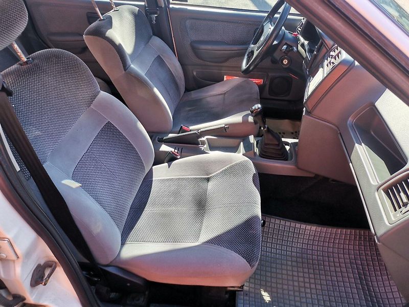 Ford Sierra (1991) 2.0i 74kw CLX Kombi - fotka 14 z 33
