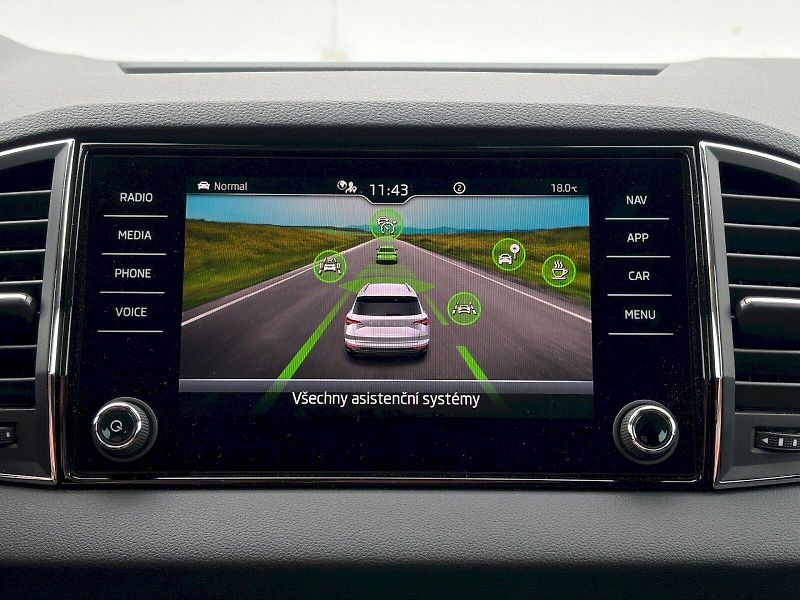 Škoda Karoq (2025) DSG 2.0 TDI / 110 kW / 4x4 / T - fotka 29 z 35