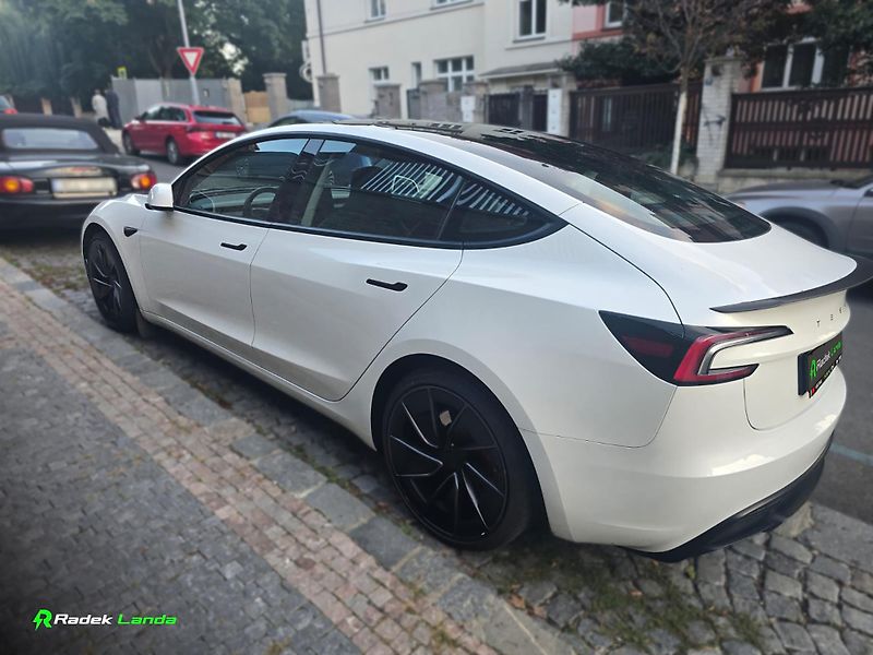 Tesla Model 3 (2024) Highland | HW4 | AMD Ryzen - fotka 5 z 12