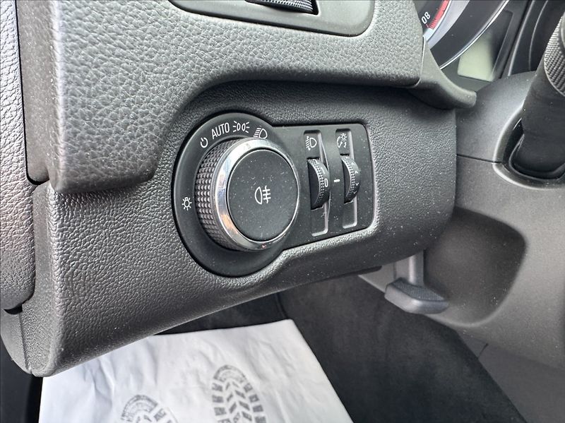 Opel Insignia 1,6 i 85kW tažné KLIMA ALU - fotka 26 z 50