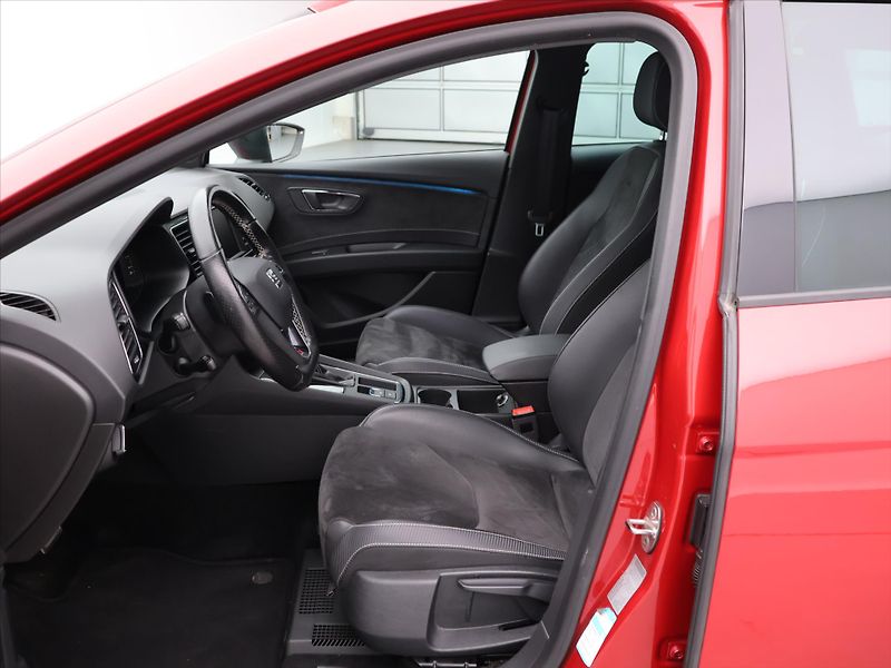 Seat Leon 2.0 221kW Cupra DSG 4Drive - fotka 10 z 31