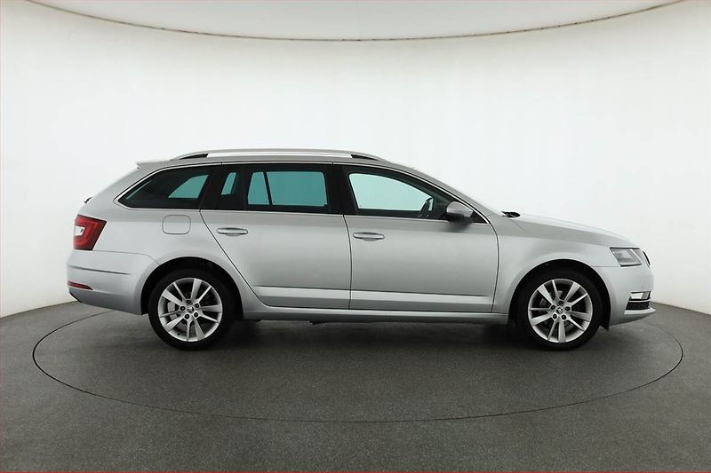 Škoda Octavia (2018) 2.0 TDI, Tempomat - fotka 6 z 20