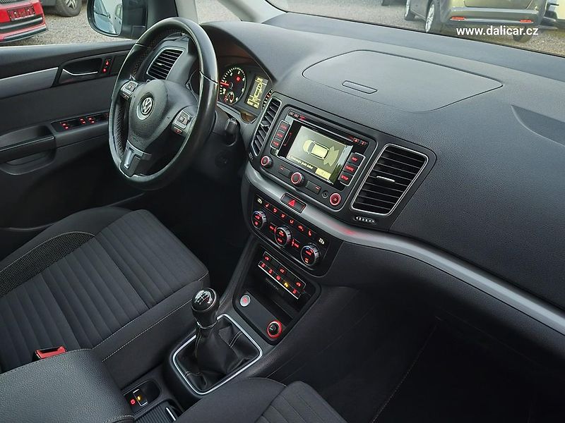 Volkswagen Sharan (2014) 2.0TDi 130KW Comfortline CUP - fotka 37 z 48