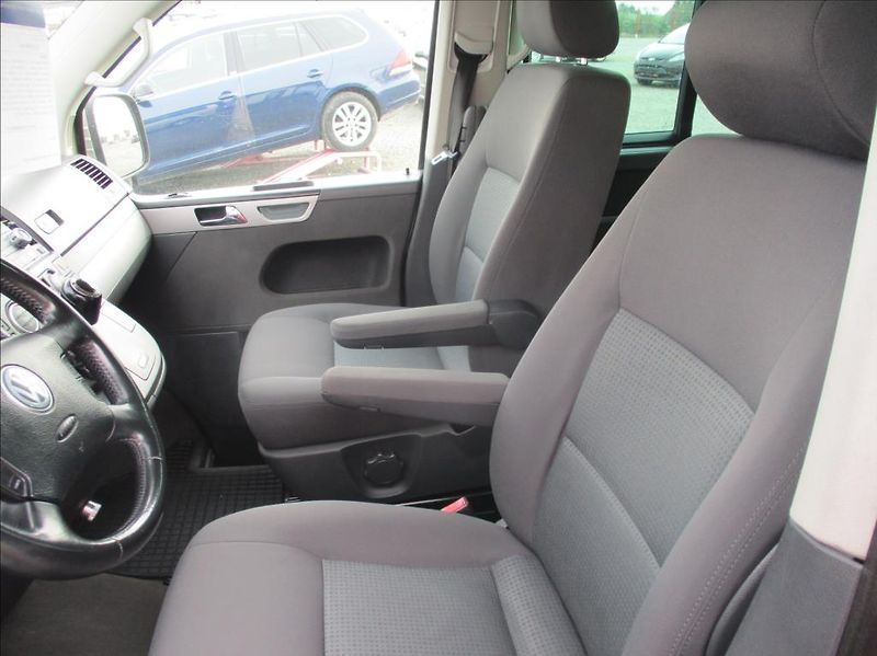 Volkswagen Multivan 2,5 TDI,4x4,aut.klima,servis, - fotka 14 z 38