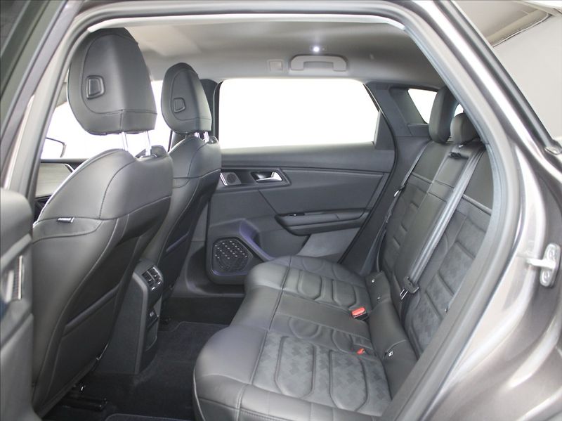 Citroën C5 X 1,6 PT 133kW Shine Paměť 31tkm - fotka 7 z 27