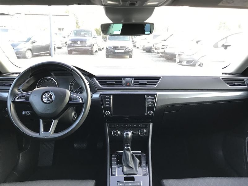 Škoda Superb 1,6 - fotka 11 z 16