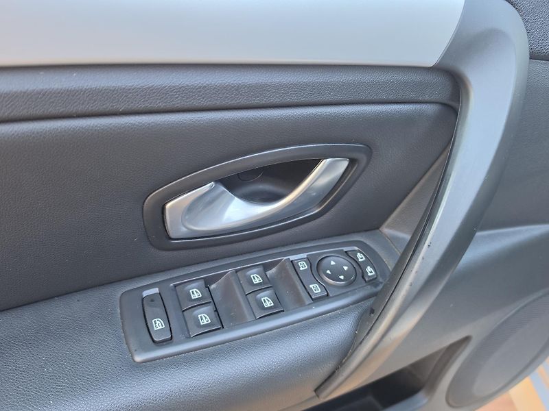 Renault Laguna 2.0dCi 150PS*DYNAMIQUE*2xSADA* - fotka 10 z 40
