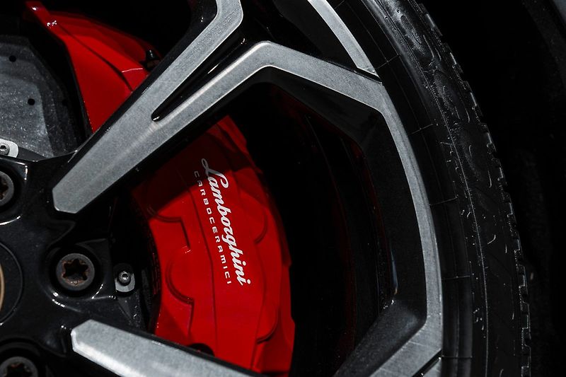 Lamborghini Urus 4.0 V8, B&O, Pano, Masáže, Noč - fotka 4 z 36