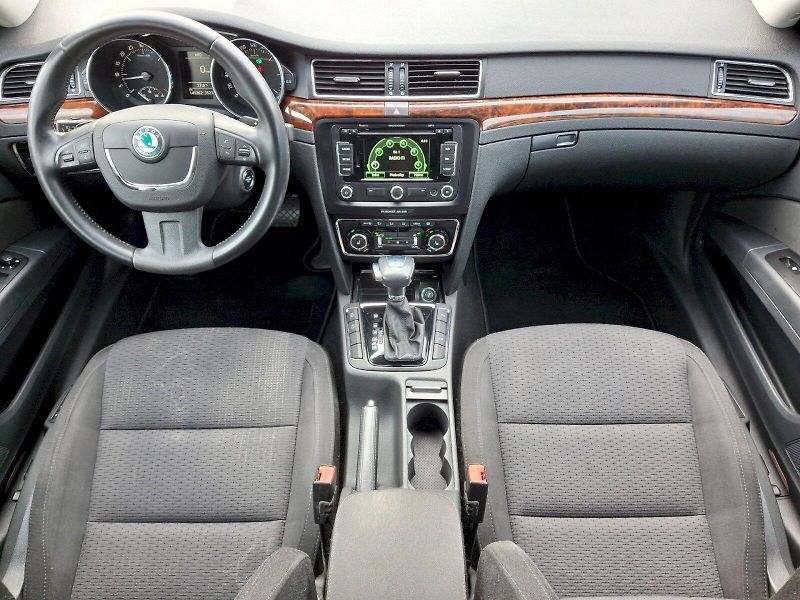Škoda Superb (2012) Combi Elegance 2,0TDi 125kW DS - fotka 5 z 33
