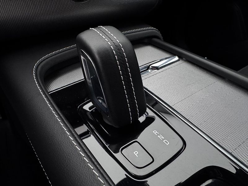 Volvo XC90 B5 AWD PLUS DARK CZ 1.maj - fotka 32 z 51