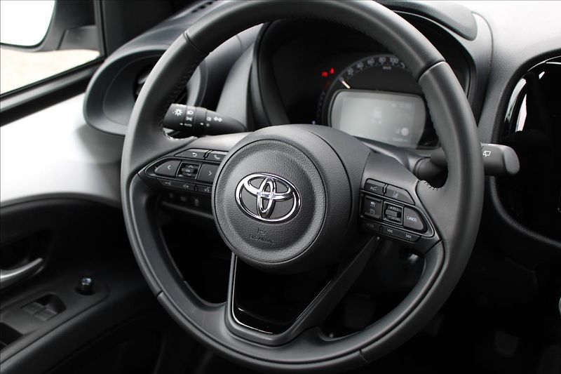 Toyota Aygo 1,0 VVT-i Comfort, 10.600 km ! - fotka 16 z 31